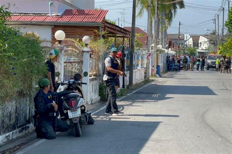 Police besiege gunman in Thailand who killed at least 2